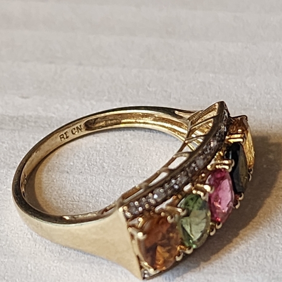 Vibrant Pink and 10k Gold Gemstone Ring Size 8 Fine Jewelry - Picture 4 of 5
